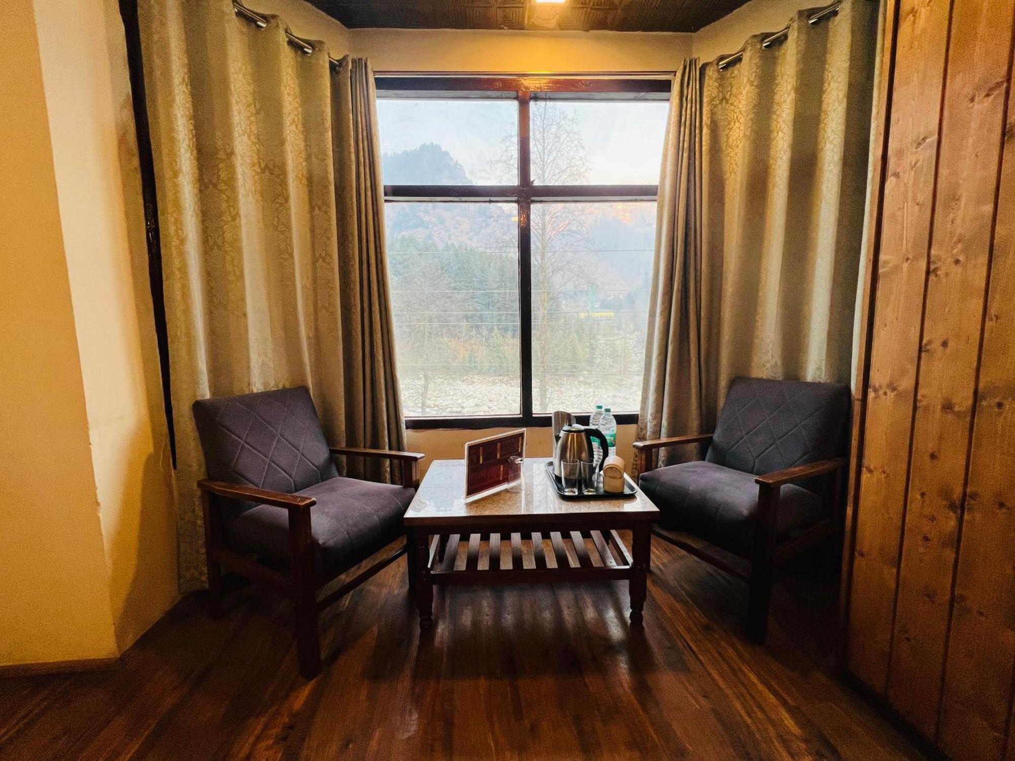 Hotel Green Link -#Near Volvo Bus Stand #Mountain View #River View #Open Terrace Manali  Exterior photo