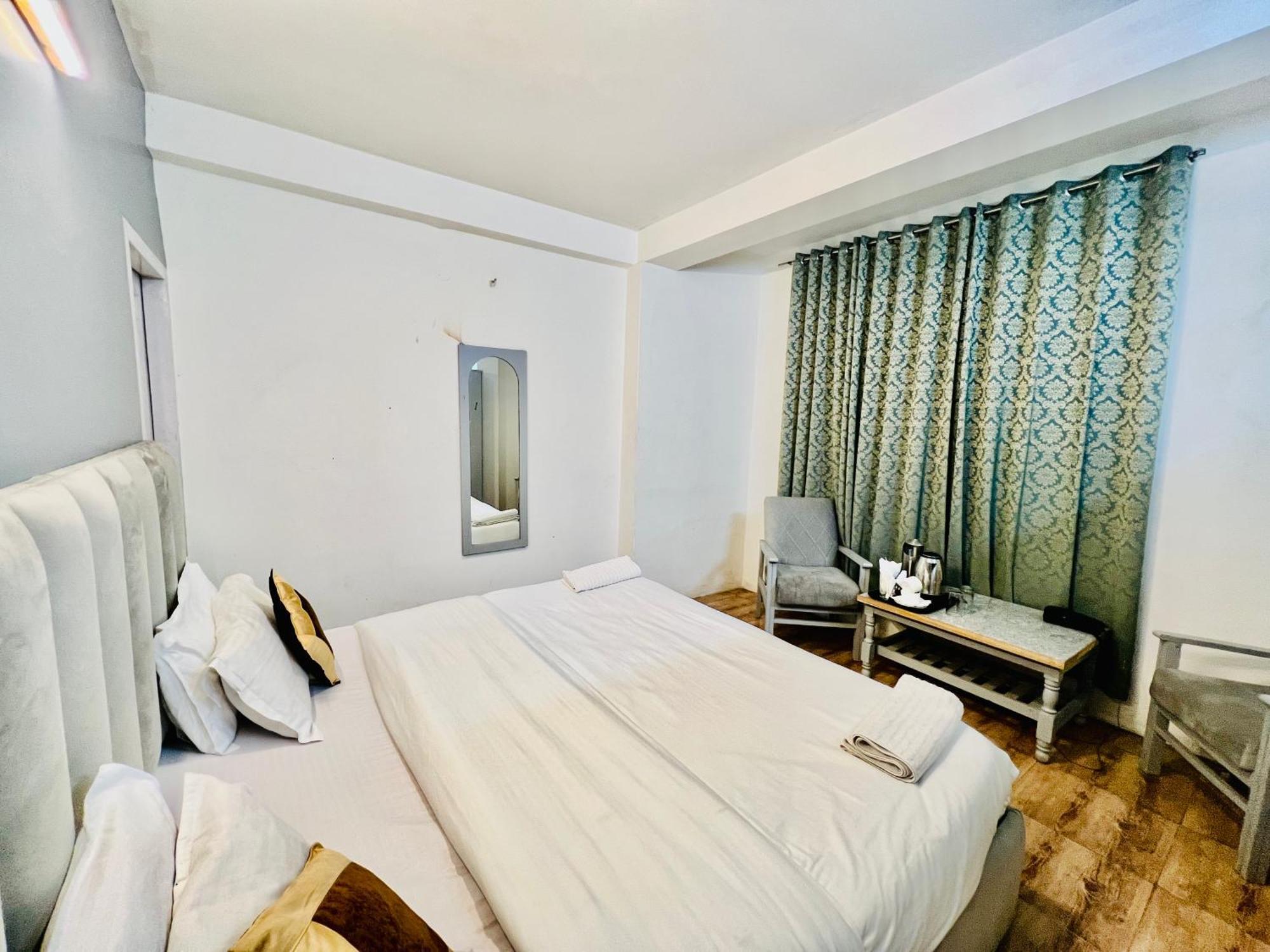 Hotel Green Link -#Near Volvo Bus Stand #Mountain View #River View #Open Terrace Manali  Exterior photo