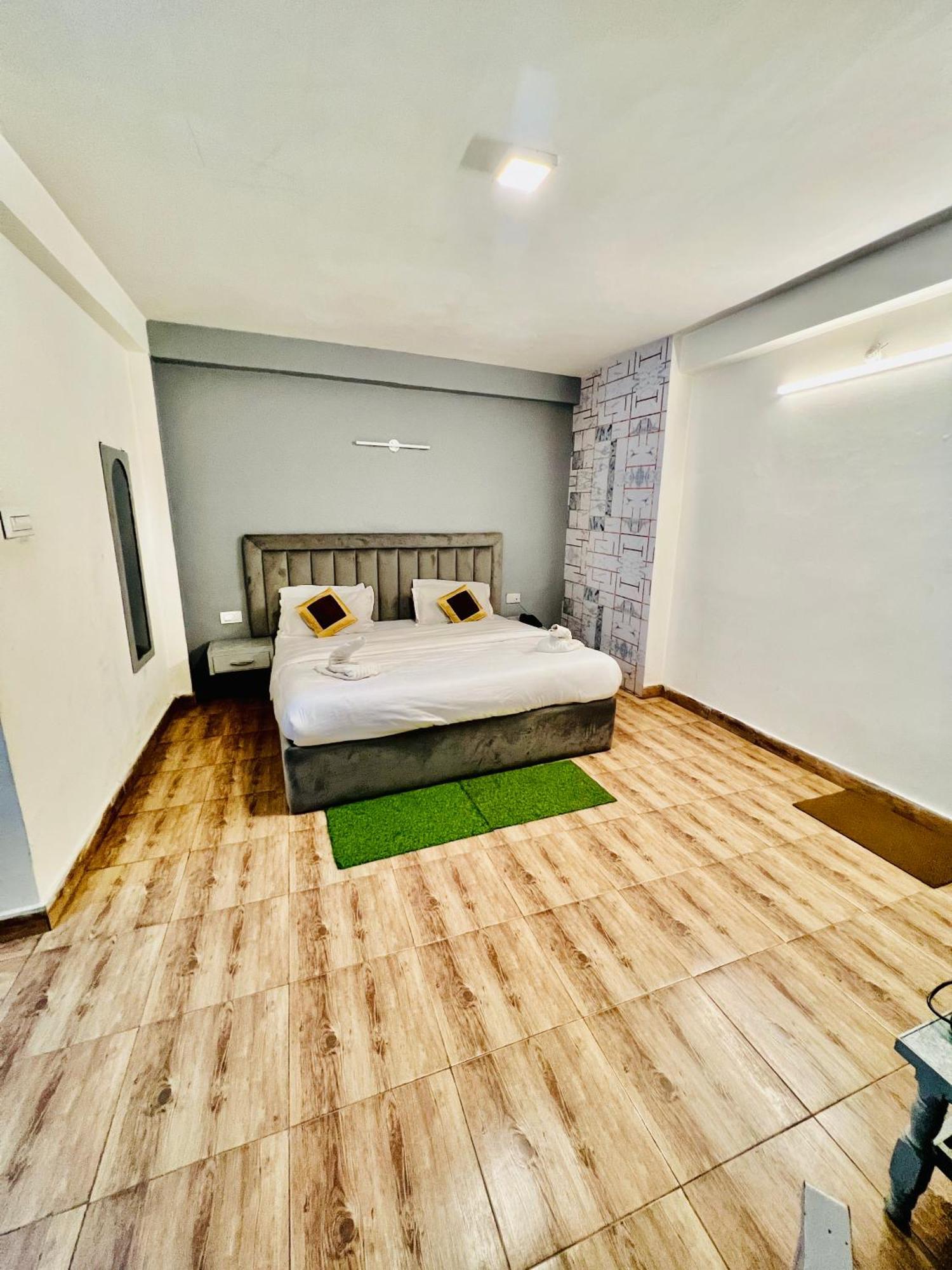 Hotel Green Link -#Near Volvo Bus Stand #Mountain View #River View #Open Terrace Manali  Exterior photo
