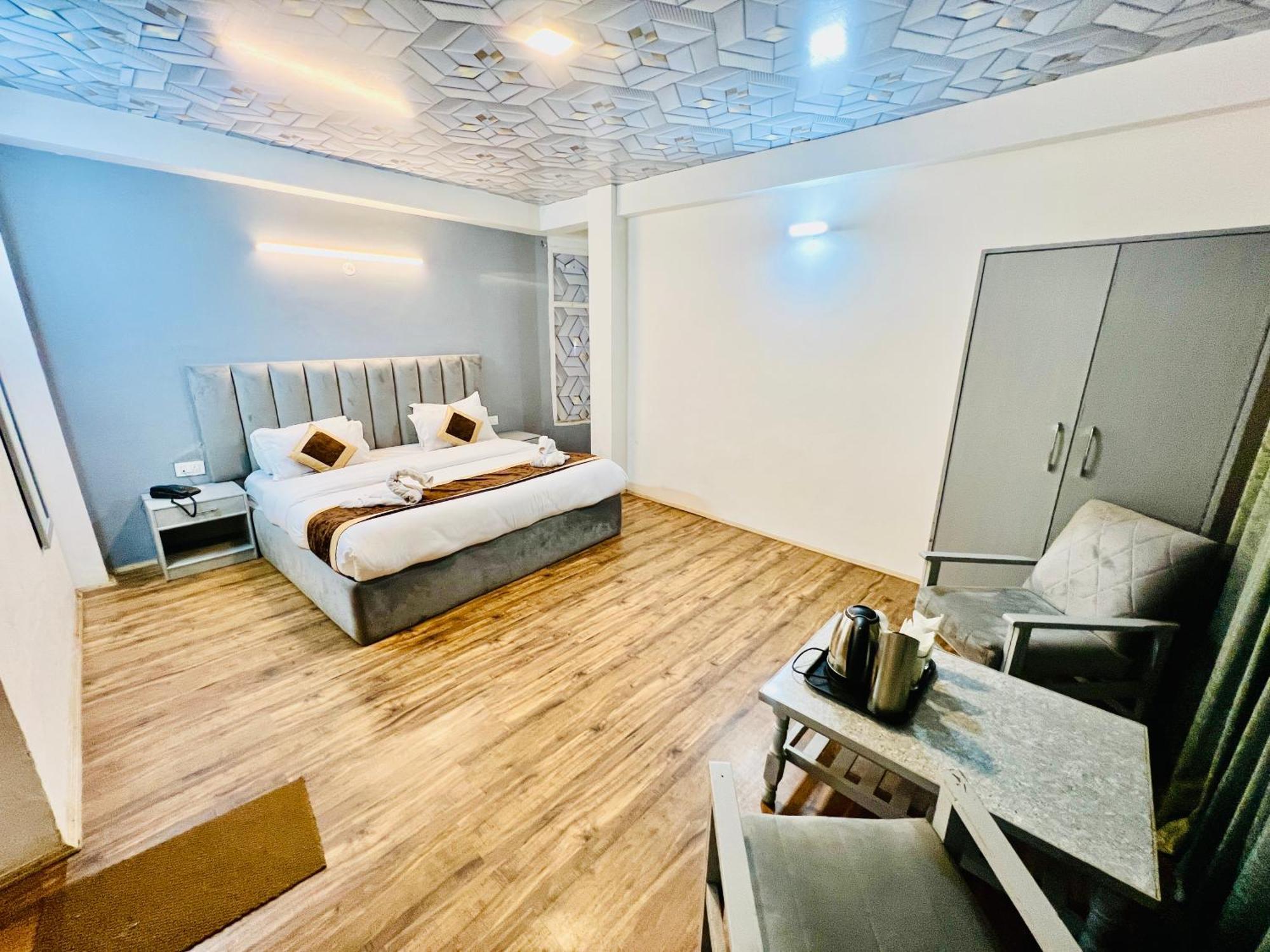 Hotel Green Link -#Near Volvo Bus Stand #Mountain View #River View #Open Terrace Manali  Exterior photo